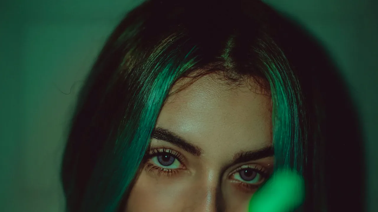 İki kadın stüdyo daire sarılma — Liberal24